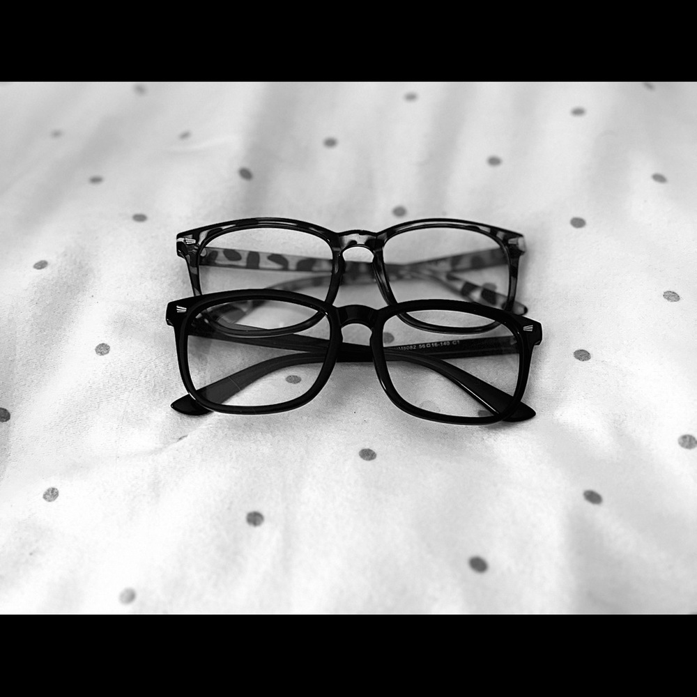 Blue light blocking glasses